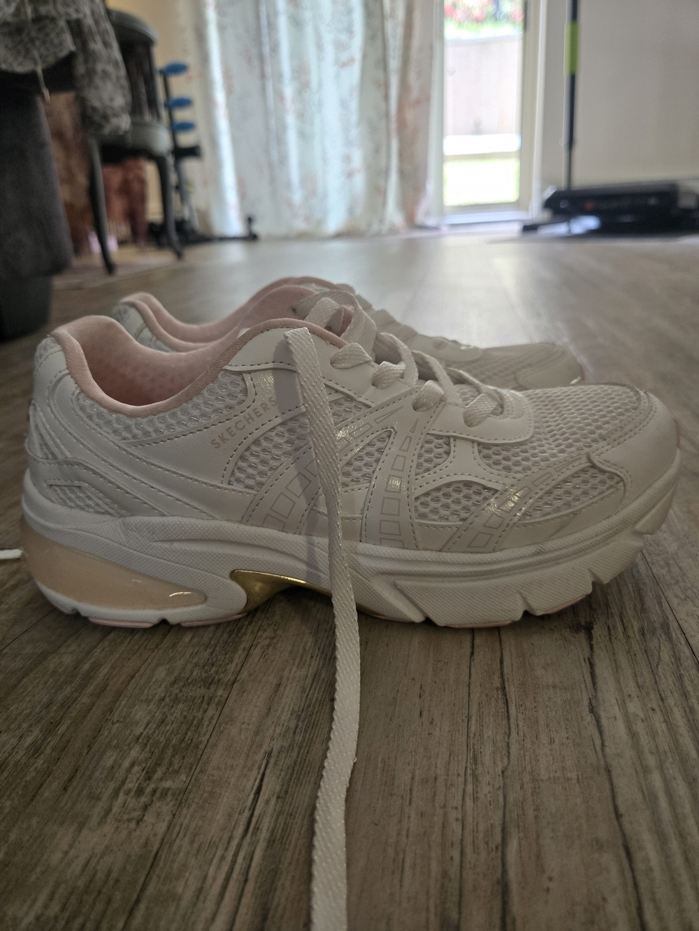 Skechers Women's White and Pink Athletic Sneakers Size 8